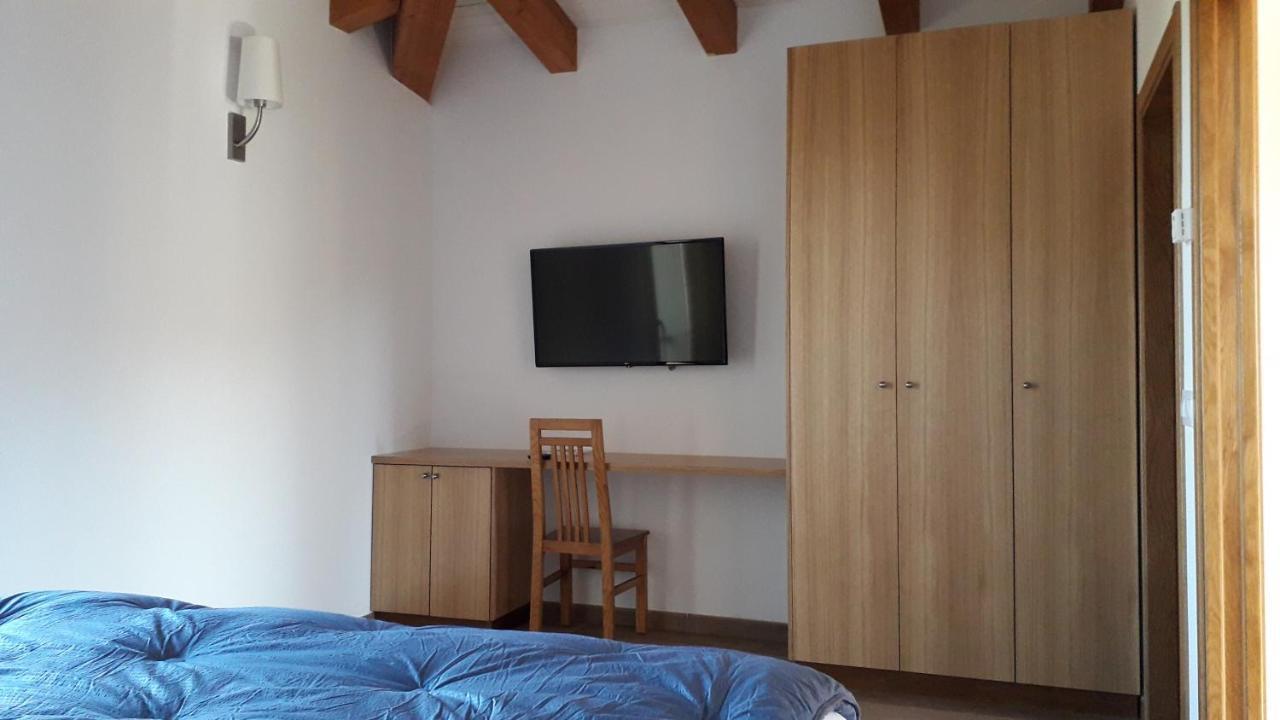 โอ ตรันกาโย Hotel Viana do Bolo ภายนอก รูปภาพ