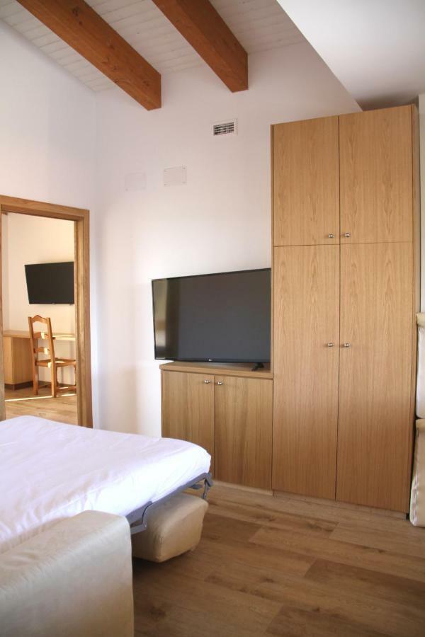 โอ ตรันกาโย Hotel Viana do Bolo ภายนอก รูปภาพ
